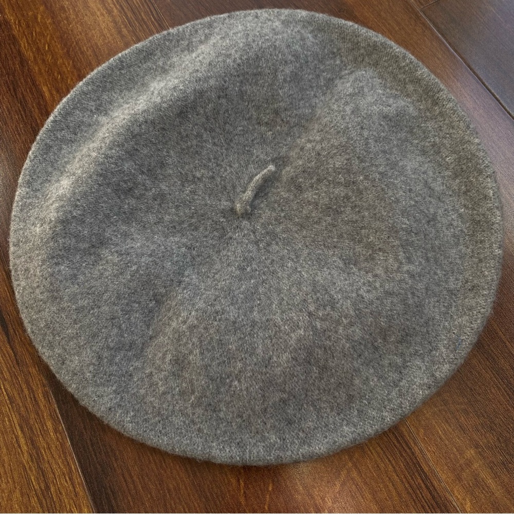 100% Wool Gray Soft Beret Hat Winter Womenโs 11โ